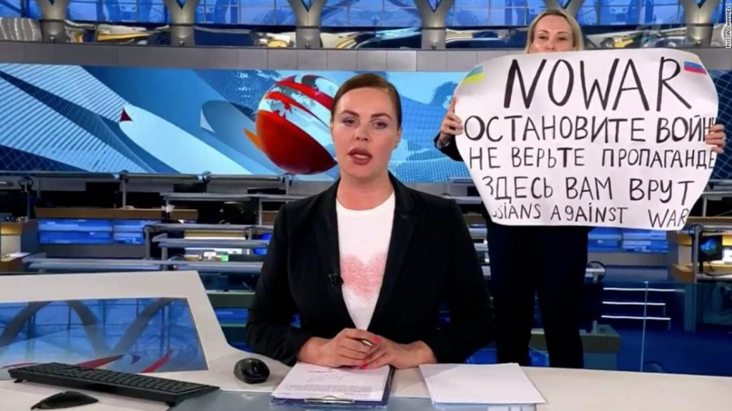 Anti-war protester interrupts live broadcast of Russian state news to denounce invasion of Ukraine