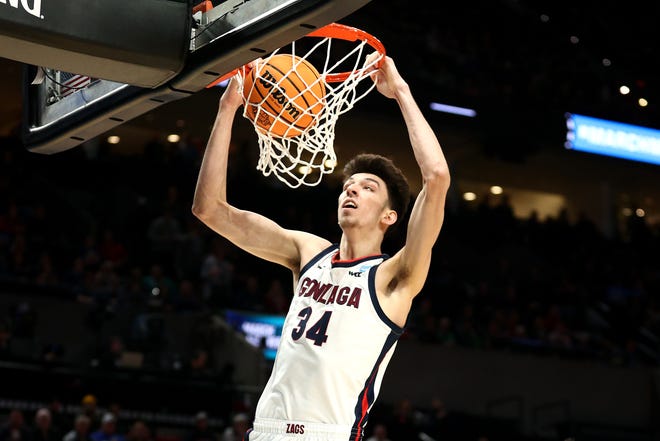 Gonzaga's Chet Holmgren dunks in the first round of the NCAA Championship for the Bulldogs over Georgia State.