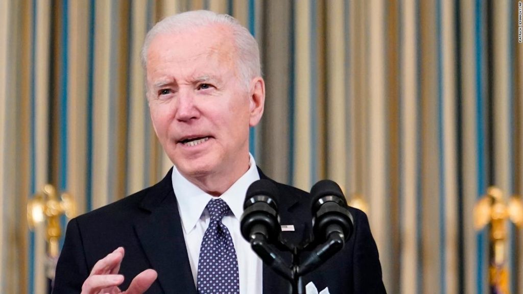 Biden announces historic liberalization of oil reserves, along with other steps to lower gas prices