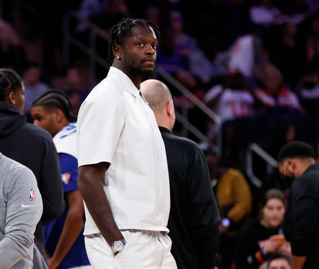 Julius Randle stands on the field during the Knicks' season finale win over the Raptors. 