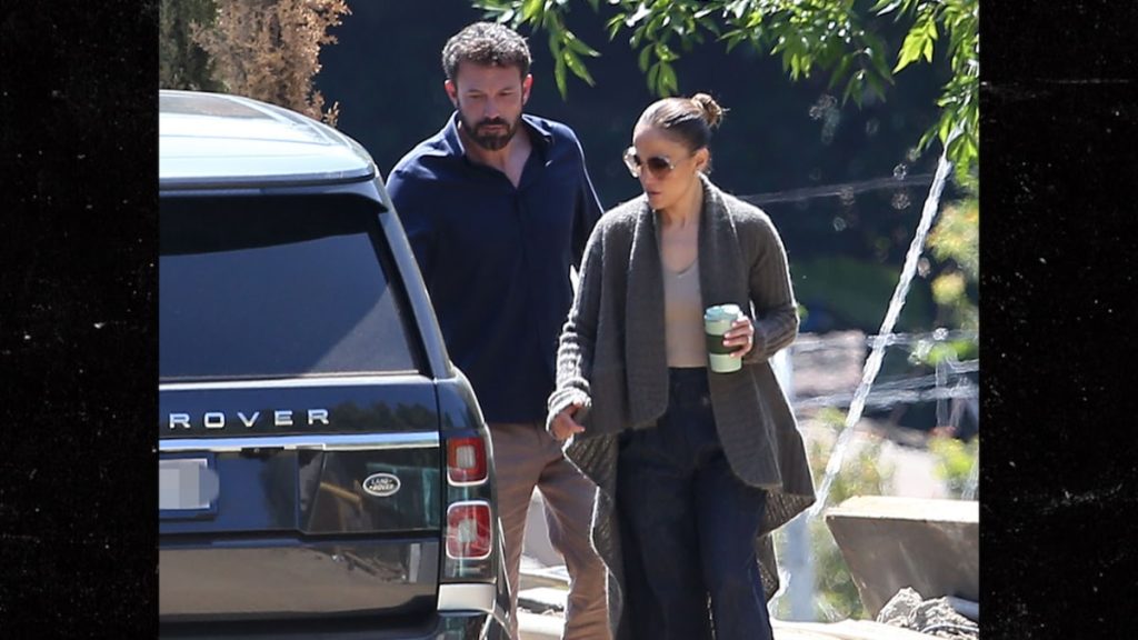 Ben Affleck and Jennifer Lopez continue to chase the house during the Easter holiday