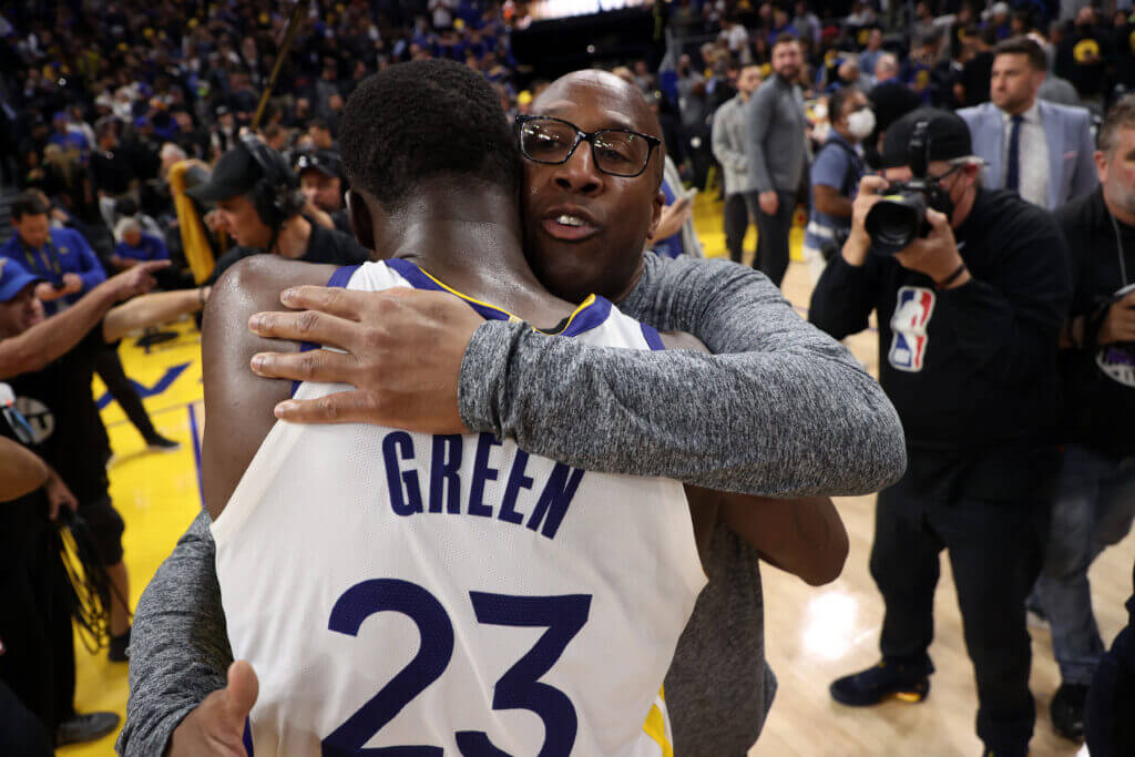 Kawakami: On a day full of events and deep emotions, Mike Brown was the perfect interim leader for the Warriors (again)