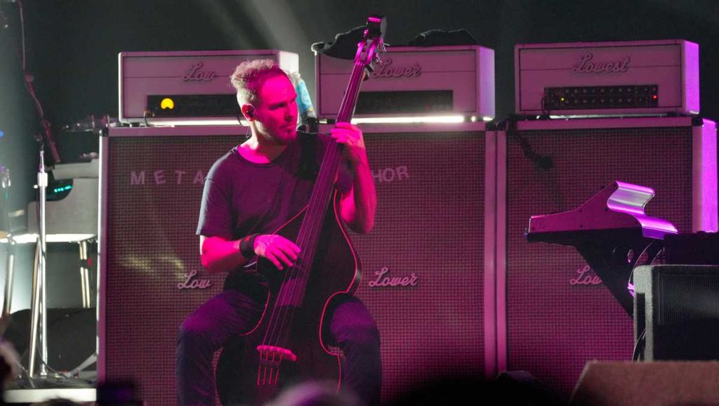 Pearl Jam cancels performances in Sacramento, Las Vegas after guitarist tests positive for COVID-19