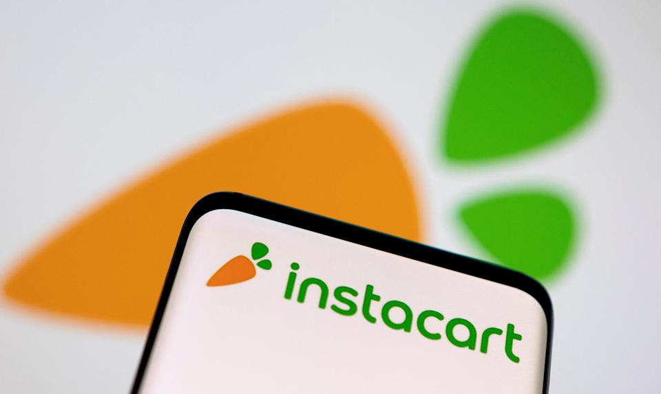 A smartphone with the Instacart logo displayed in this illustration taken on March 25, 2022. REUTERS / Dado Ruvic / Illustration