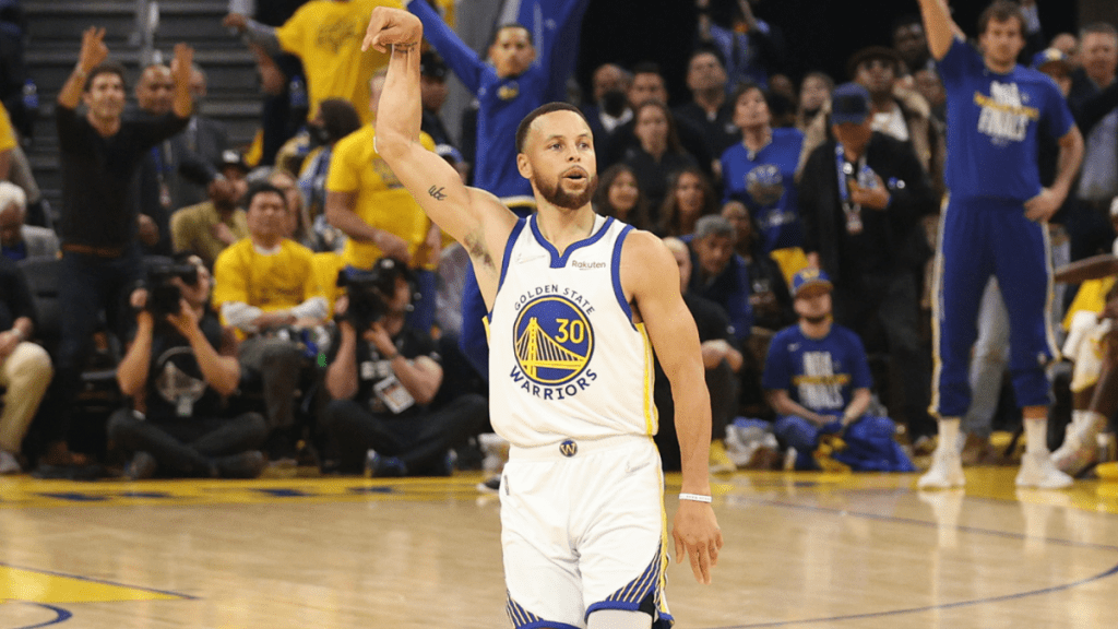 Stephen Curry sets an NBA Finals record with six 3-pointers in a historic first quarter of a Warriors-Celtics game 1