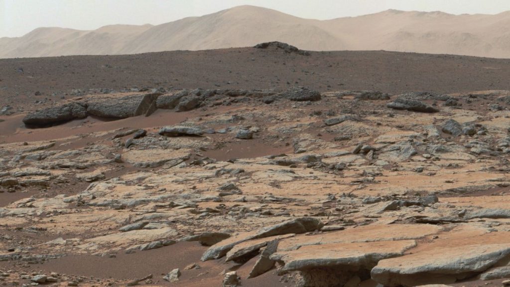 Stunning pictures of Mars reveal the planet's astonishing past