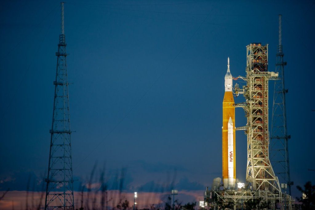 NASA launches the Artemis 1 mission on the moon from the launch pad (photos)