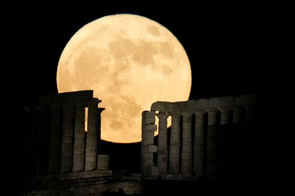 The supergiant full moon in July will be the largest and brightest moon in 2022