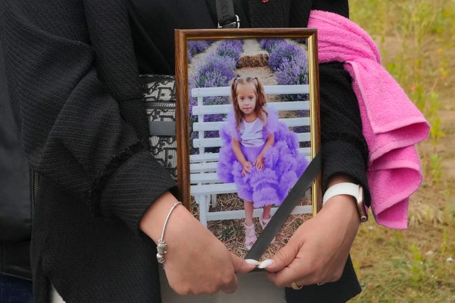 A woman holds a portrait of Lisa, a 4-year-old girl killed in a Russian attack, during a funeral ceremony in Vinnytsia, Ukraine, on July 17, 2022. Lisa was among 23 people killed, including two 7- and 8-year-old boys, in the strike Rocket on Thursday in Vinnytsia.  Her mother, Irina Dmitrieva, was among those infected.