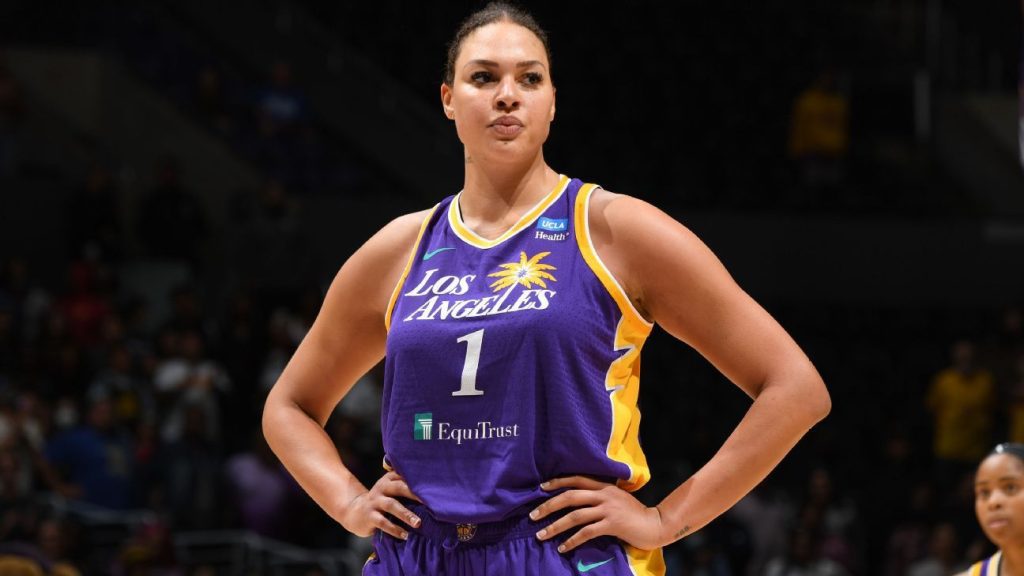 Center Liz Cambage closes deal with Los Angeles Sparks