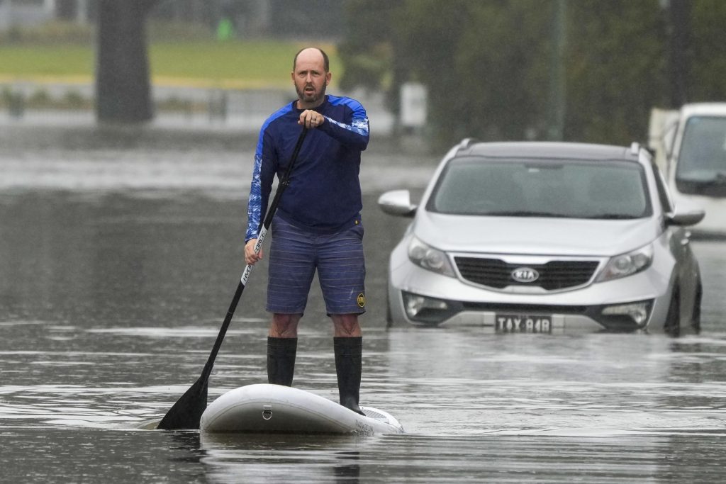 Sydney floods burden 50,000 around Australia's largest city