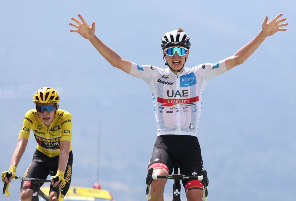 Tadej Poujakar wins stage 17 of the Tour de France, ahead of leader Jonas Weinggaard