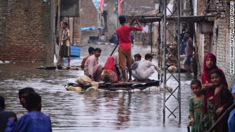 More than 900 people killed by monsoon rains and floods in Pakistan, including 326 children