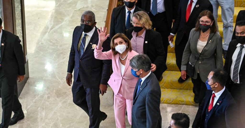 Pelosi arrives in Taiwan, expresses US "solidarity" with China's anger