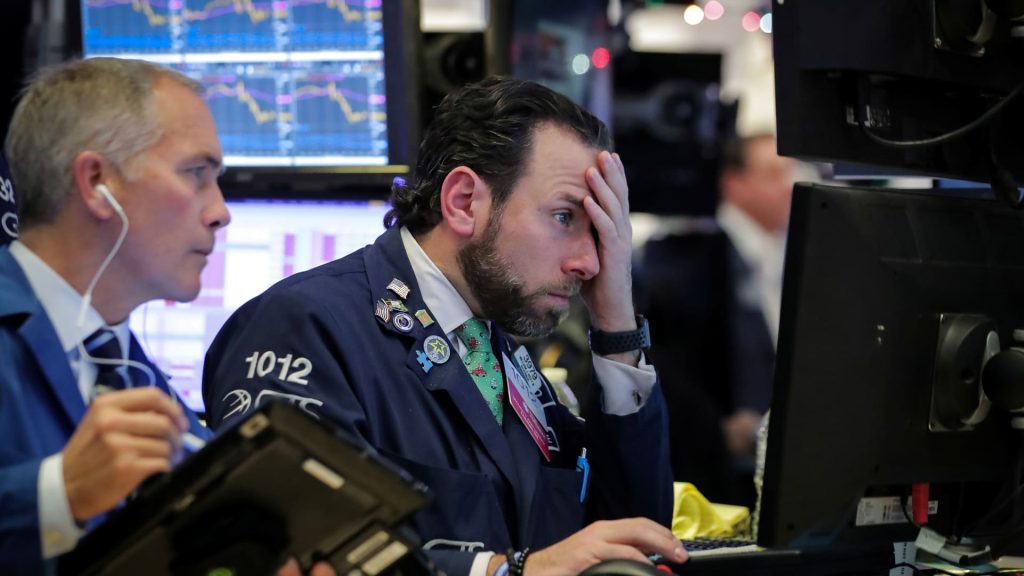 Dow drops 700 points in bear market, S&P 500 heads for new close in 2022