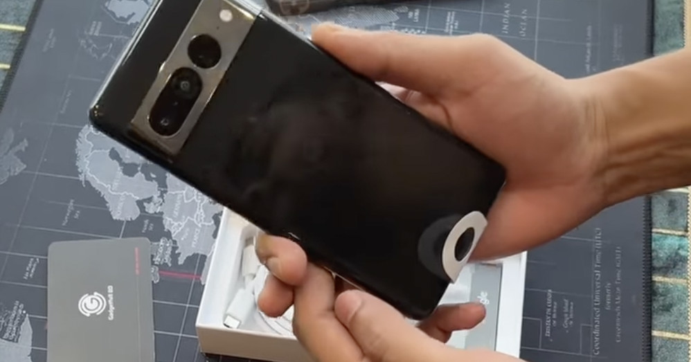 Alleged Google Pixel 7 Pro appears in pre-launch unboxing video