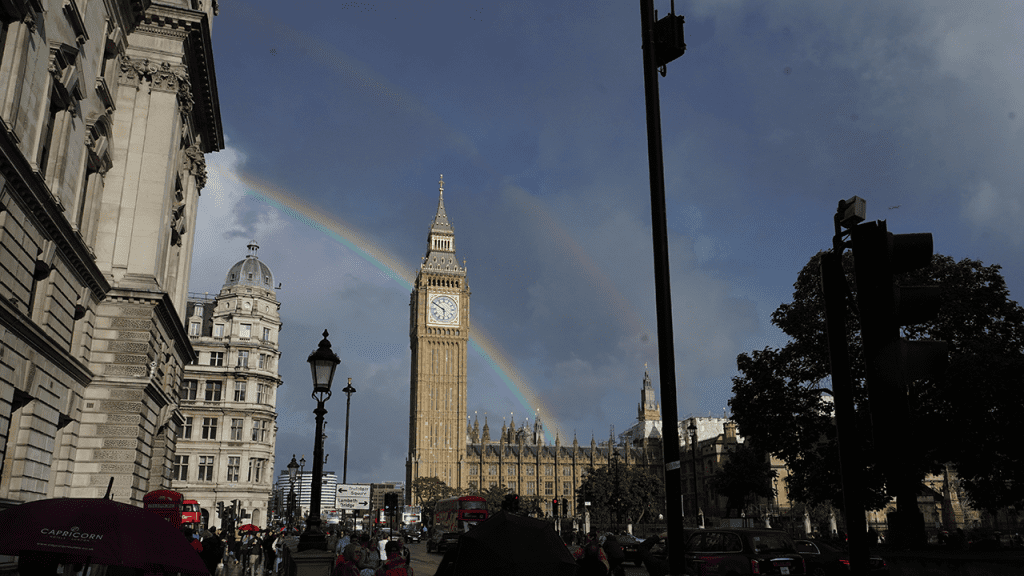 Double rainbow over Buckingham Palace after Queen Elizabeth II's death: 'an enduring symbol'
