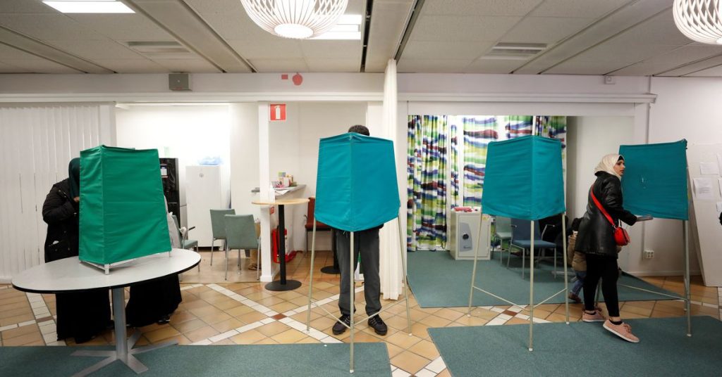 Swedes head to the polls in close elections