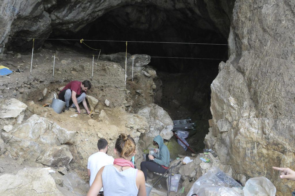 Ancient DNA gives a rare glimpse into the family ties of Neanderthals