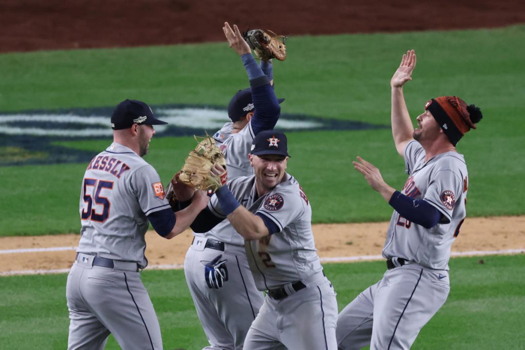 Astros edge Yankees in ALCS Game 4, a complete sweep to reach the 4th World Championship in 6 seasons
