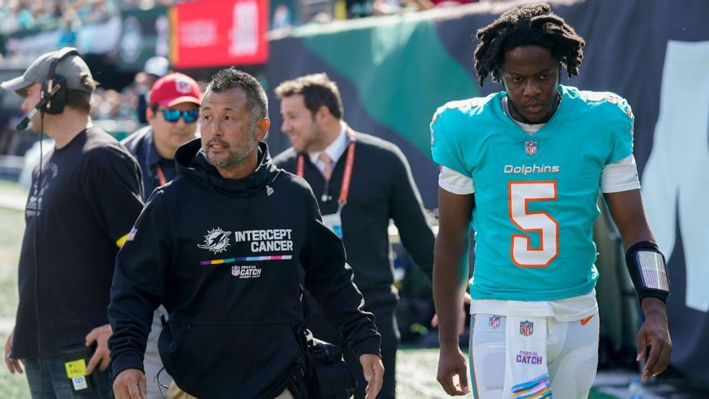 Dolphins' exit Teddy Bridgewater, in protocol after a severe injury