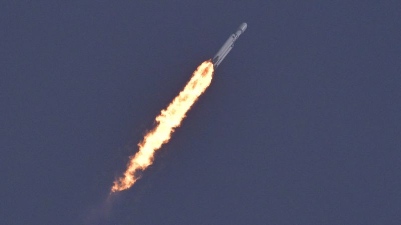Launch of the Falcon Heavy, the world's most powerful rocket from SpaceX
