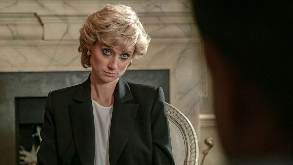 Photo: Elizabeth Debicki, Princess Diana, interview with Andrew Morton, played by Andrew Steele, in a scene from "the crown."