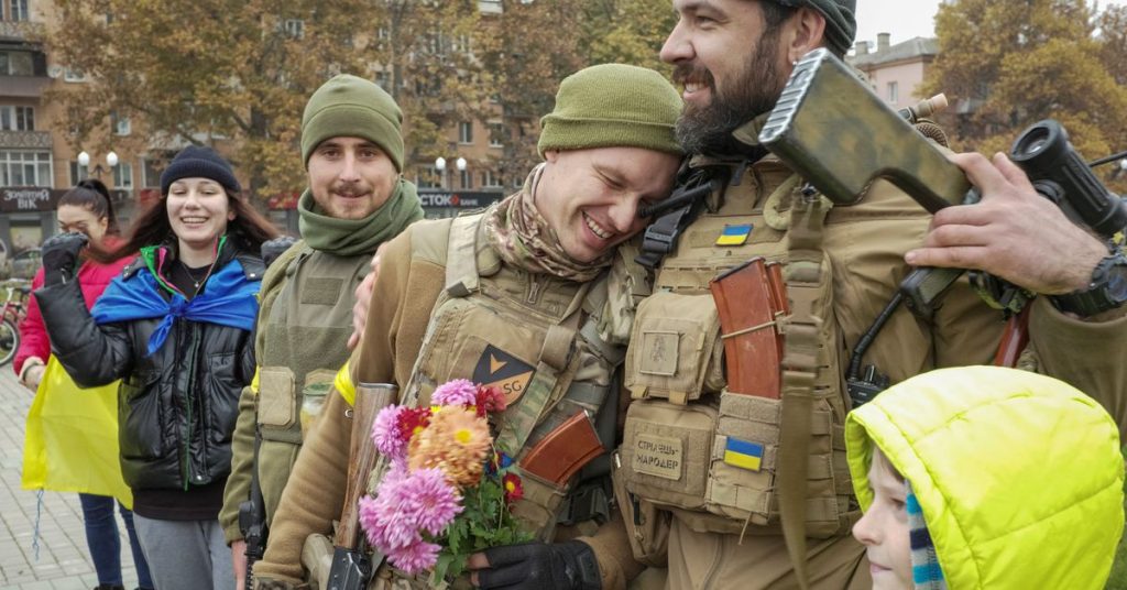 Ukrainian forces received flowers in Kherson after the withdrawal of the Russians